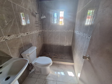 4 Bedroom, 2 Bath, Caymanas Housing Scheme