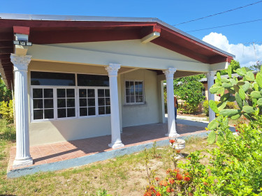 4 Bedroom, 2 Bath, Caymanas Housing Scheme