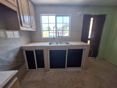 4 Bedroom, 2 Bath, Caymanas Housing Scheme