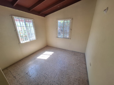 4 Bedroom, 2 Bath, Caymanas Housing Scheme