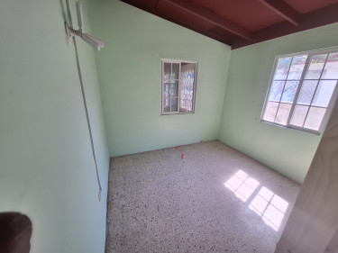 4 Bedroom, 2 Bath, Caymanas Housing Scheme
