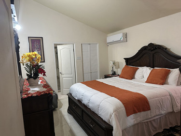 2 Bedroom 2 Bath With Pool