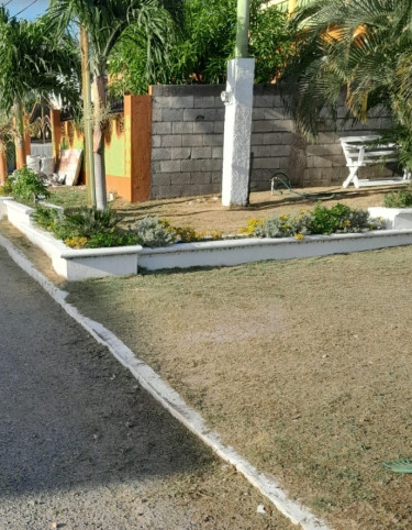 UNFURNISHED 2 BEDROOM HOUSE FOR RENT