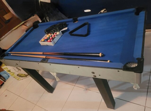 MINI POOL TABLE