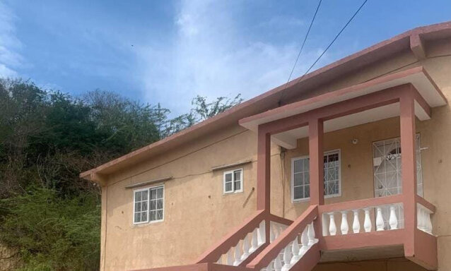 2 Bedroom 2bath Top Floor Apartment