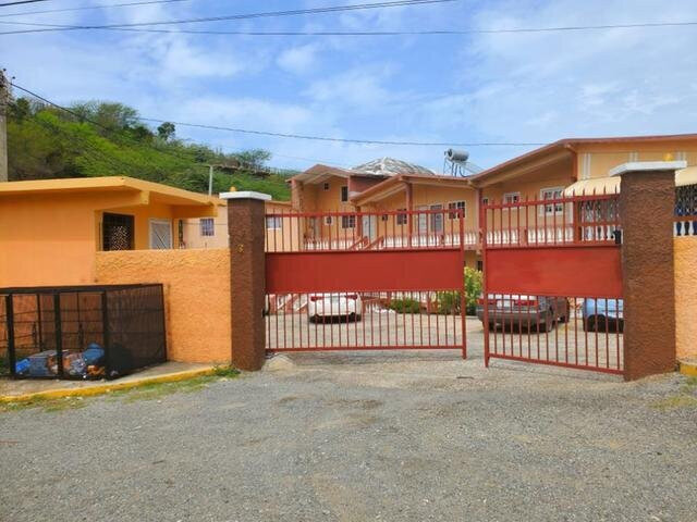 2 Bedroom 2bath Top Floor Apartment