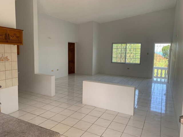 2 Bedroom 2bath Top Floor Apartment