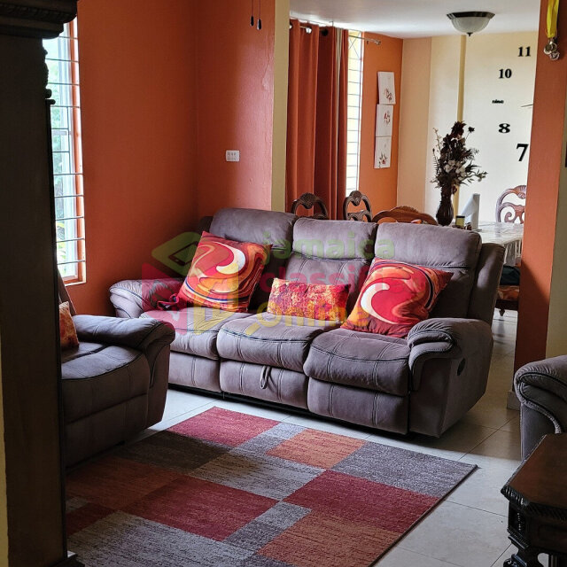 3 Bedrooms 2 Bathrooms In Mona