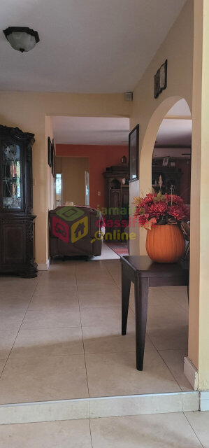 3 Bedrooms 2 Bathrooms In Mona