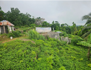 2 HOUSES ON 1  ACRE OF LAND WITH SEA VIEW