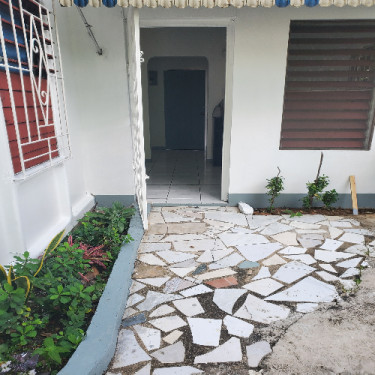 1 Bedroom, 1 Bathroom Flat For Rent In Hughenden