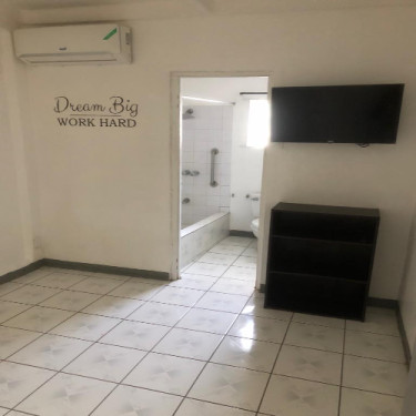 1 Bedroom, 1 Bathroom Flat For Rent In Hughenden