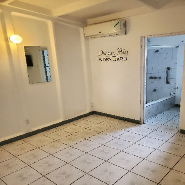 1 Bedroom, 1 Bathroom Flat For Rent In Hughenden
