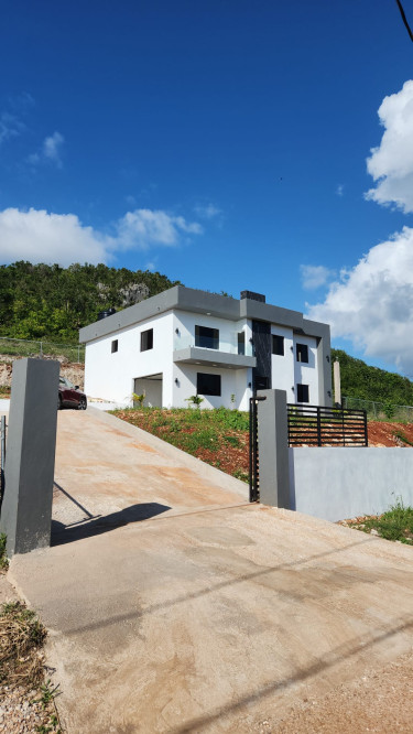 Luxury-Modern 3-bedroom, 2-bathroom 