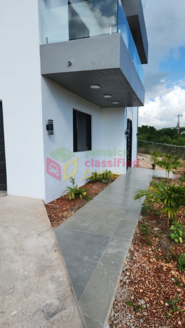 3 Bedrooms 2 Baths Luxury-Modern House for $240K