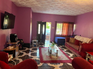 6 Bedroom 6baths House