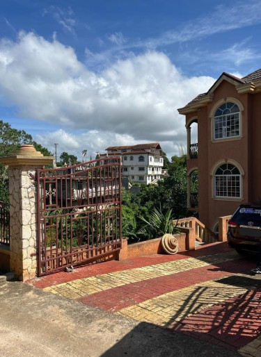 6 Bedroom 6baths House