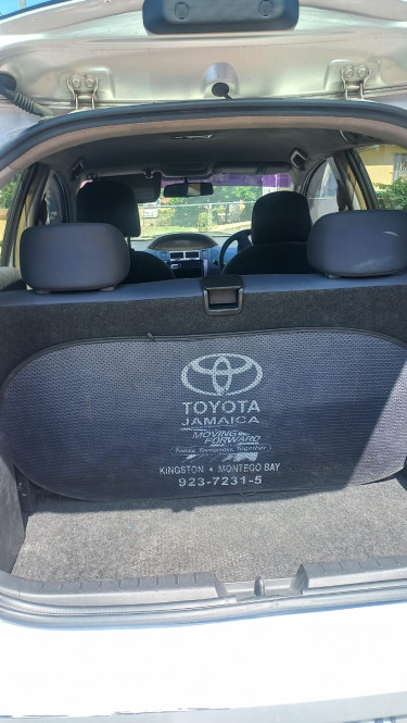 2010 Toyota Vitz 