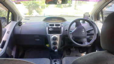 2010 Toyota Vitz 