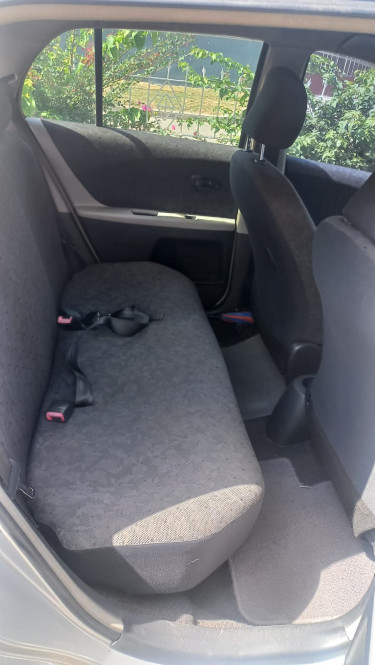 2010 Toyota Vitz 
