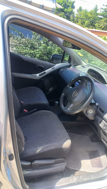 2010 Toyota Vitz 
