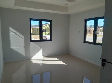  2 Bedroom 2 Bath In Oak Estate