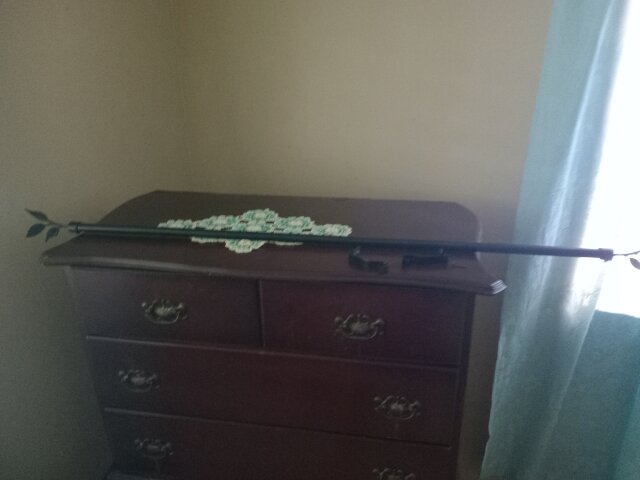 Expandable Metal Curtain Rod