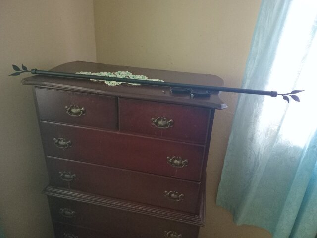 Expandable Metal Curtain Rod