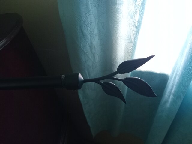 Expandable Metal Curtain Rod