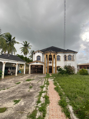 7 Bedroom House For Sale  Corn Piece Road