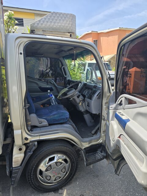 2004 Mitsubishi Canter Box Body Truck 5000 Ton