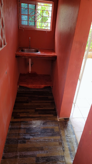 1 Bedroom,1 Bathroom And A Small Kitchen. Light,wa