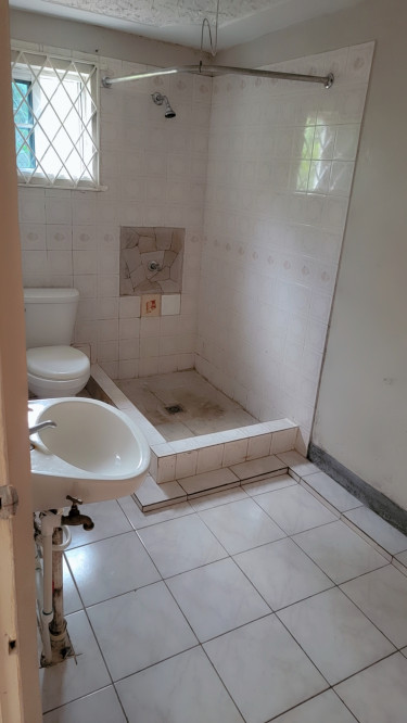 1 Bedroom,1 Bathroom And A Small Kitchen. Light,wa