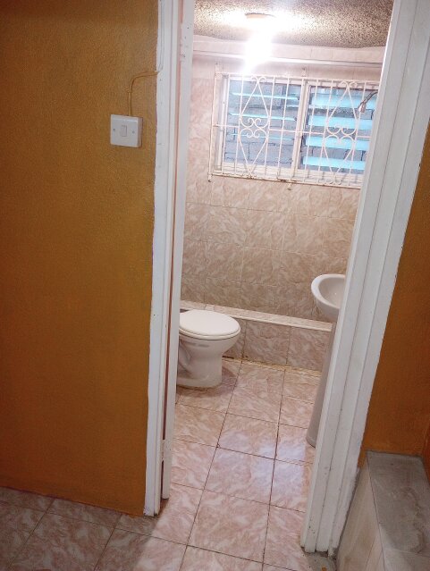 1 Bedroom, Bathroom & Kitchen For Rent