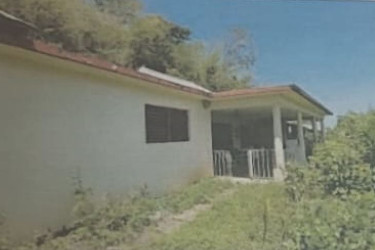 SPRING GARDEN  5 Bedroom 4 BATH 0.8 ACRES