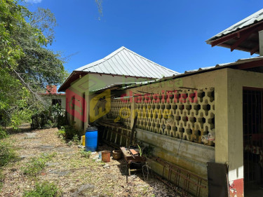 SPRING GARDEN  5 Bedroom 4 BATH 0.8 ACRES
