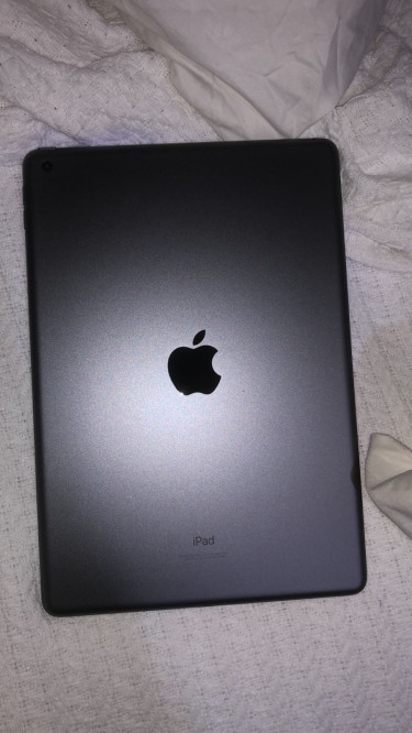 Apple IPad 9th Gen – 64GB (Wi-Fi) – Great Conditio