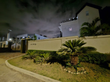3 Bedroom 2 Bathroom Apartment