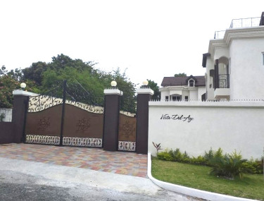 3 Bedroom 2 Bathroom Apartment