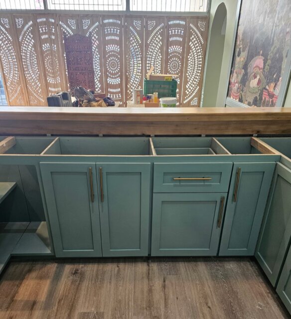 Lavish Woodcraft Kitchen Cabinets