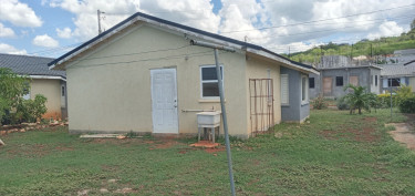 2 Bedroom House With Own Facilities 