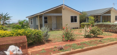 2 Bedroom House With Own Facilities 