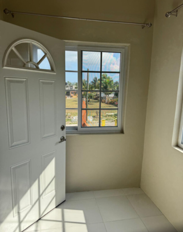 2 Bedrooms 1Bathroom