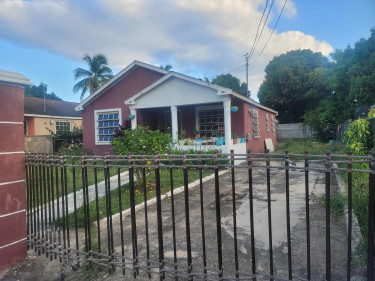  2 Bedroom 1 Bath, Living/Kitchen 