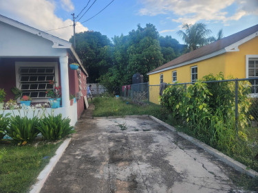  2 Bedroom 1 Bath, Living/Kitchen 