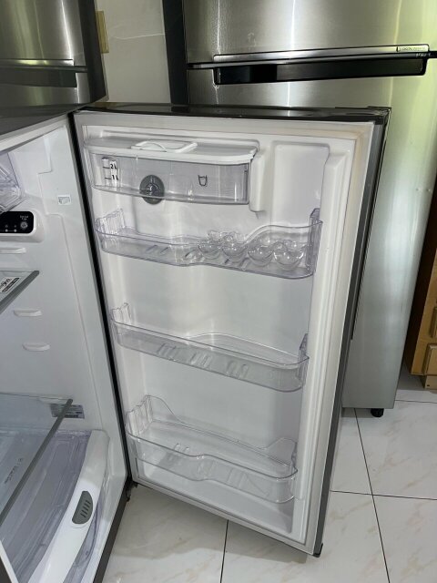 LIKE NEW USED 14.5 Cubic Foot Whirlpool Fridge
