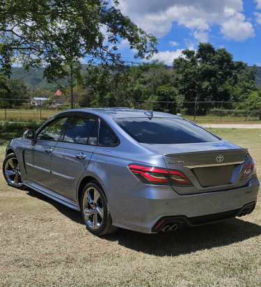 2018 Crown RS Advance 