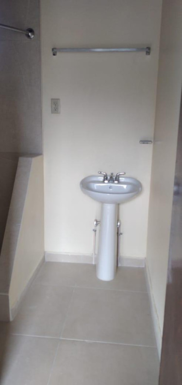 1 Bedroom Apartment In Mona/Kgn 6 Area