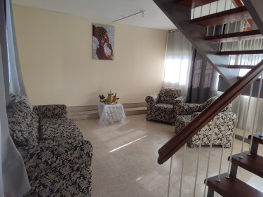 1 Bedroom Apartment In Mona/Kgn 6 Area