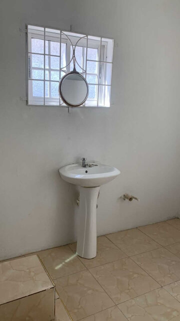 1 Bedroom Own Conveniences In Portmore